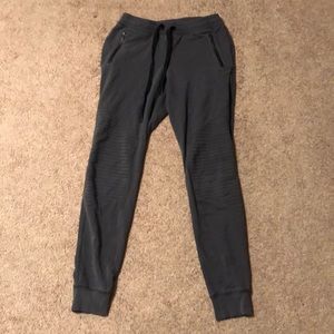 ALO yoga gray moto jogger M